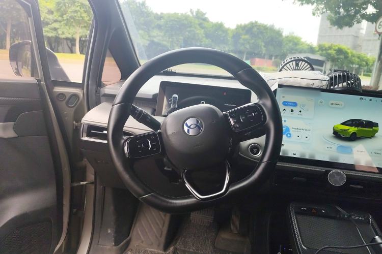 Used Hycan Z03 2022 620 km Range Trendy Cool Version 160 kW 76.8 kWh Steering Wheel