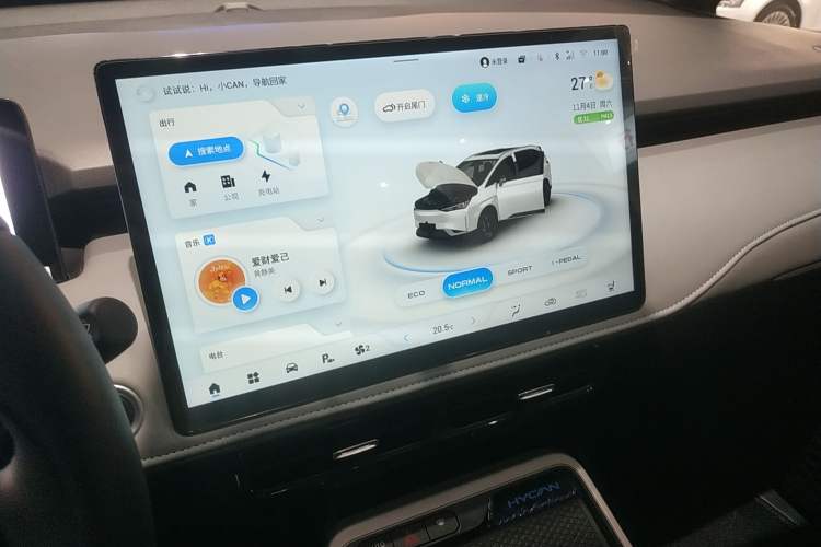 Used Hycan Z03 2022 620 km Range Trendy Cool Version 160 kW 76.8 kWh Audio And AC Panel