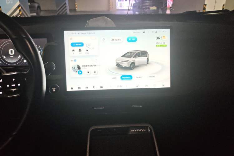 Used Hycan Z03 2022 620 km Range Trendy Cool Version 160 kW 76.8 kWh Audio And AC Panel