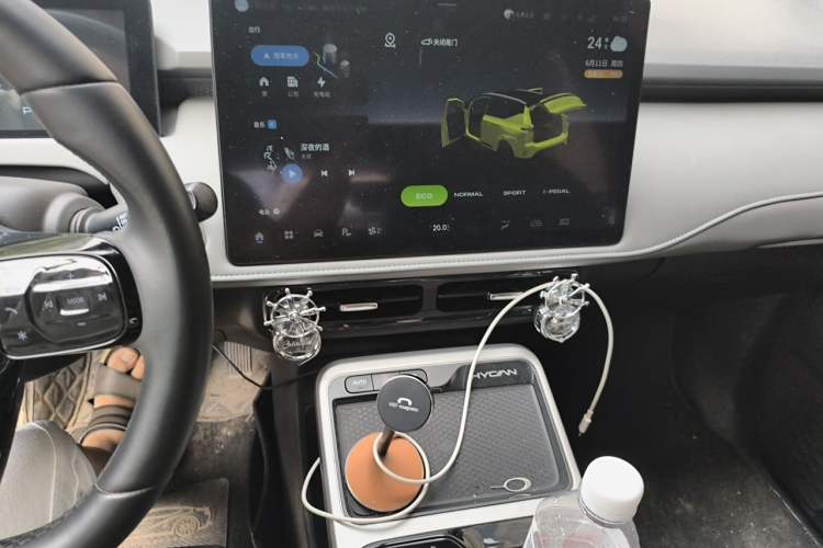 Used Hycan Z03 2022 510 km Range Trendy Cool Version 135 kW 64.23 kWh Audio And AC Panel