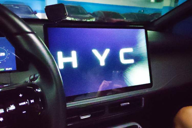 Used Hycan Z03 2022 510 km Range Trendy Cool Version 135 kW 64.23 kWh Audio And AC Panel