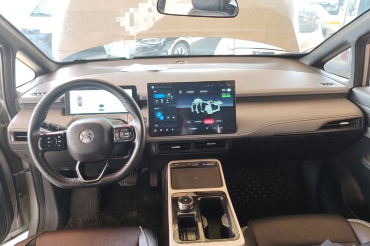 Used Hycan Z03 2022 510 km Range Trendy Cool Version 160 kW 61.13 kWh Center Console