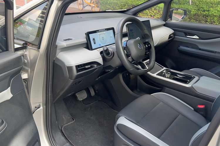 Used Hycan Z03 2022 620 km Range Trendy Cool Version 160 kW 76.8 kWh Driver Seat