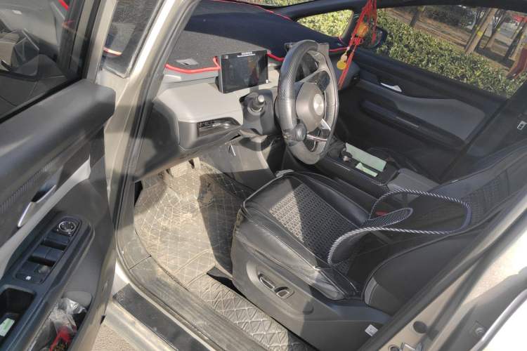 Used Hycan Z03 2022 510 km Range Trendy Cool Version 135 kW 63.98 kWh Driver Seat