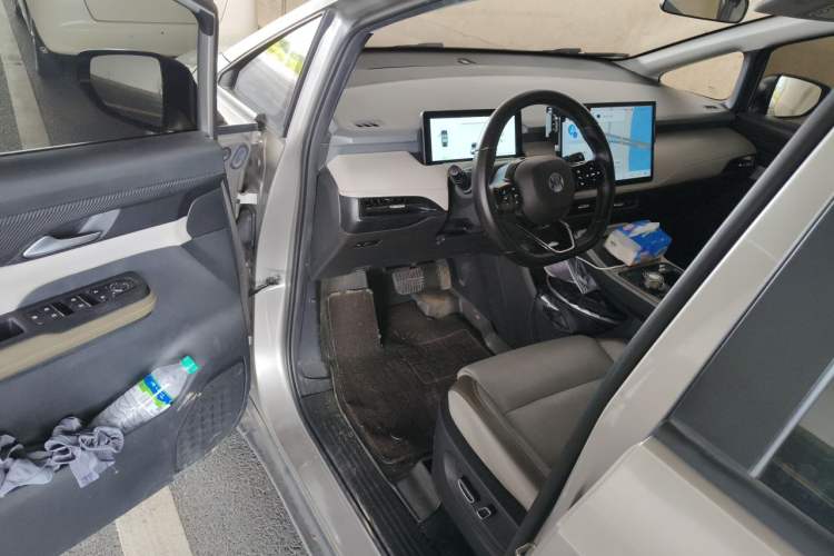 Used Hycan Z03 2022 510 km Range Trendy Cool Version 135 kW 63.98 kWh Driver Seat