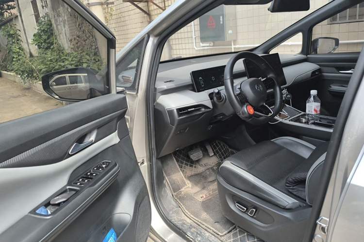 Used Hycan Z03 2022 510 km Range Trendy Cool Version 135 kW 64.23 kWh Driver Seat