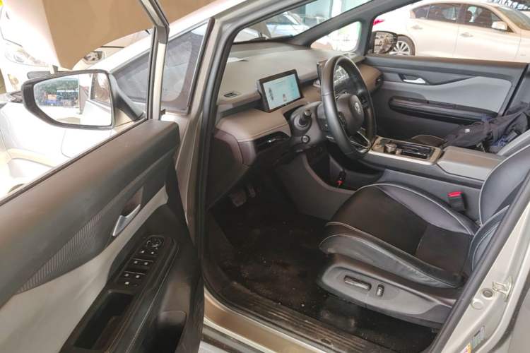 Used Hycan Z03 2022 510 km Range Trendy Cool Version 160 kW 61.13 kWh Driver Seat
