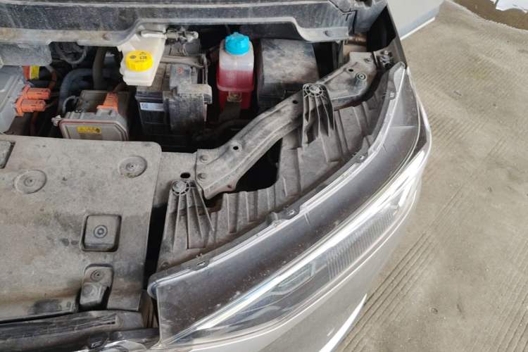 Used Hycan Z03 2022 510 km Range Trendy Cool Version 160 kW 61.13 kWh Engine Bay Left