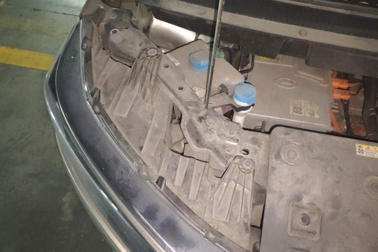 Used Hycan Z03 2022 620 km Range Trendy Cool Version 160 kW 76.8 kWh Engine Bay Right