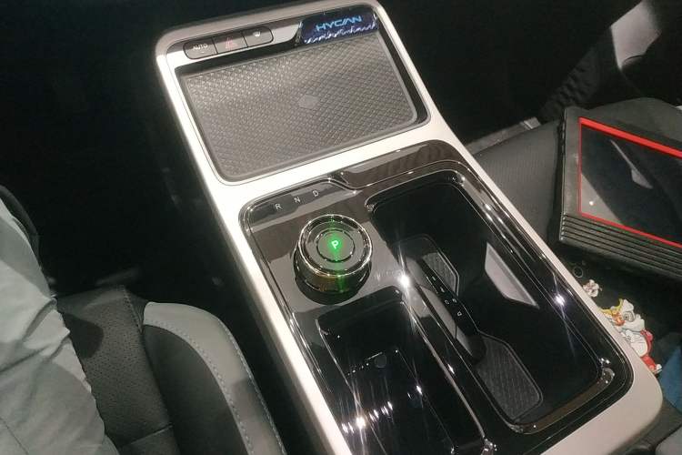 Used Hycan Z03 2022 620 km Range Trendy Cool Version 160 kW 76.8 kWh Gear Lever