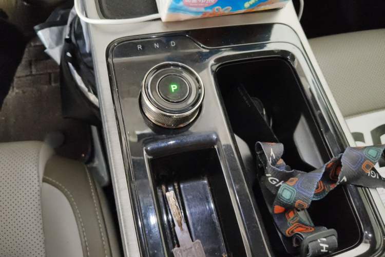 Used Hycan Z03 2022 510 km Range Trendy Cool Version 135 kW 63.98 kWh Gear Lever