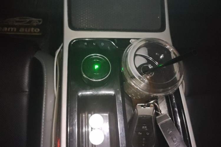 Used Hycan Z03 2022 620 km Range Trendy Cool Version 160 kW 76.8 kWh Gear Lever
