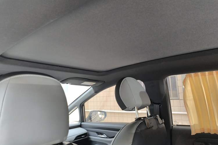 Used Hycan Z03 2022 510 km Range Trendy Cool Version 135 kW 64.23 kWh Headliner