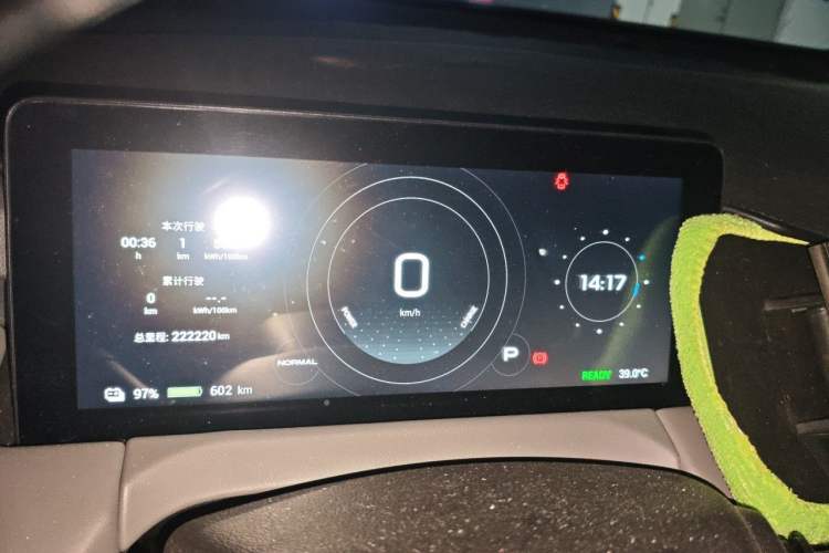 Used Hycan Z03 2022 620 km Range Trendy Cool Version 160 kW 76.8 kWh Instrument Cluster