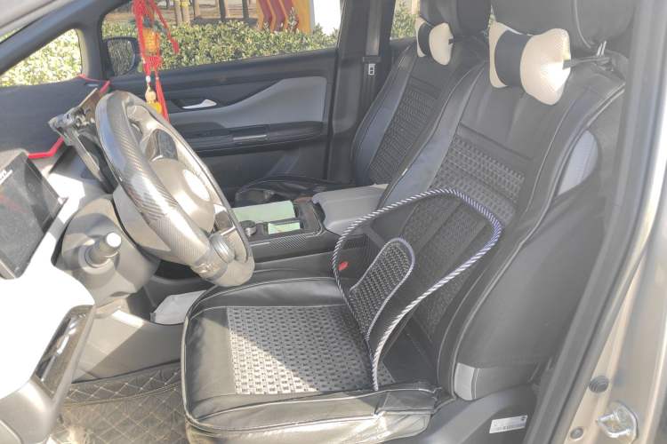 Used Hycan Z03 2022 510 km Range Trendy Cool Version 135 kW 63.98 kWh Left Front Seat