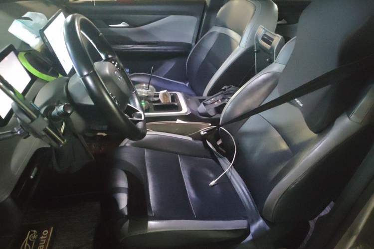 Used Hycan Z03 2022 620 km Range Trendy Cool Version 160 kW 76.8 kWh Left Front Seat
