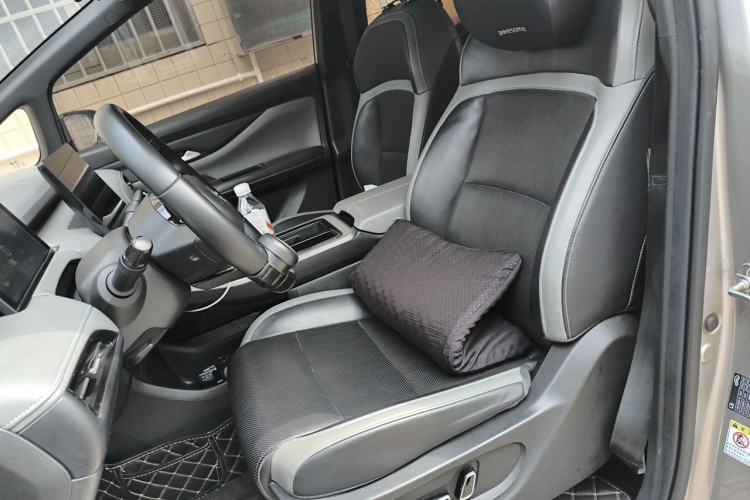 Used Hycan Z03 2022 510 km Range Trendy Cool Version 135 kW 64.23 kWh Left Front Seat