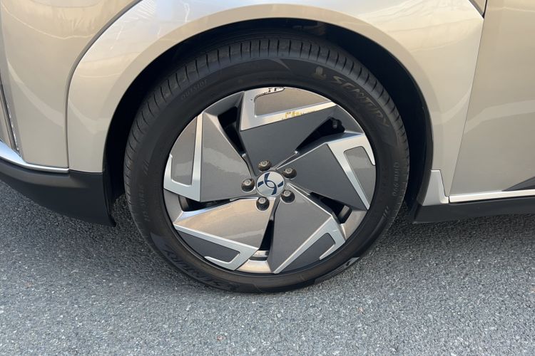 Used Hycan Z03 2022 620 km Range Trendy Cool Version 160 kW 76.8 kWh Left Front Wheel Hub