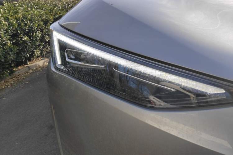 Used Hycan Z03 2022 510 km Range Trendy Cool Version 135 kW 63.98 kWh Right Front Headlight