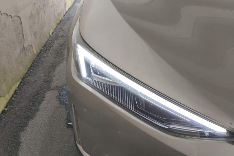 Used Hycan Z03 2022 510 km Range Trendy Cool Version 135 kW 63.98 kWh Right Front Headlight