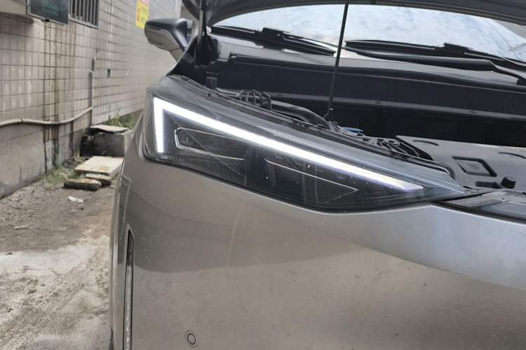 Used Hycan Z03 2022 510 km Range Trendy Cool Version 135 kW 64.23 kWh Right Front Headlight