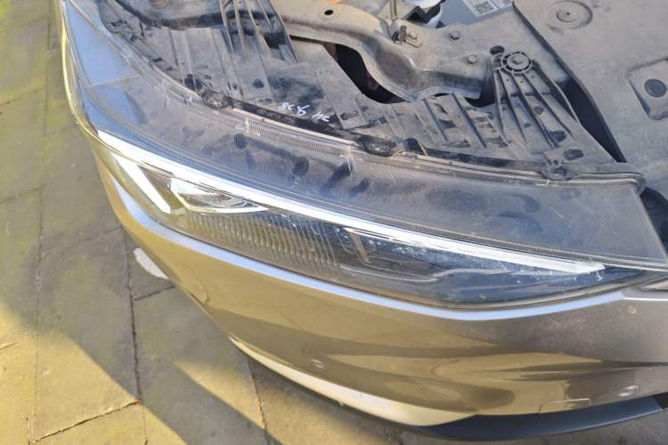 Used Hycan Z03 2022 510 km Range Trendy Cool Version 135 kW 64.23 kWh Right Front Headlight