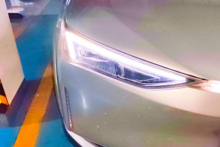 Used Hycan Z03 2022 510 km Range Trendy Cool Version 135 kW 64.23 kWh Right Front Headlight
