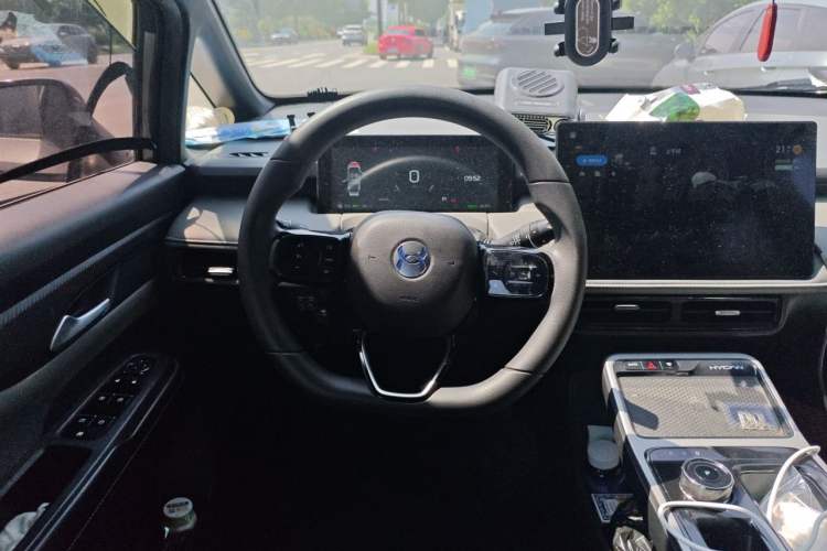 Used Hycan Z03 2022 510 km Range Trend Edition 135 kW 63.98 kWh Steering Wheel