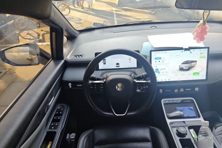 Used Hycan Z03 2022 510 km Range Trendy Cool Version 135 kW 64.23 kWh Steering Wheel