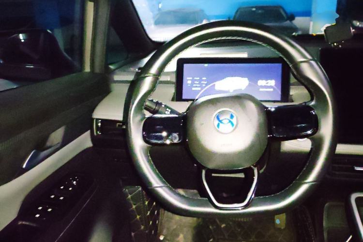 Used Hycan Z03 2022 510 km Range Trendy Cool Version 135 kW 64.23 kWh Steering Wheel