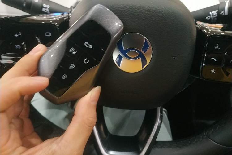 Used Hycan Z03 2022 620 km Range Trendy Cool Version 160 kW 76.8 kWh Vehicle Key