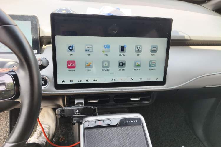 Used Hycan Z03 2022 620 km Range Trendy Cool Version 160 kW 76.8 kWh Audio And AC Panel