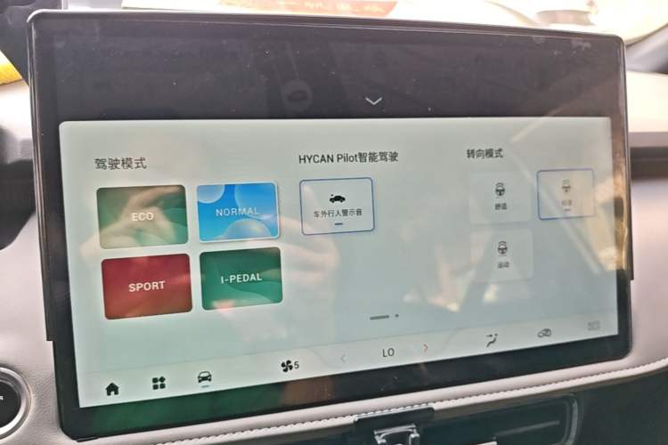 Used Hycan Z03 2022 430 km Range Trend Edition 135 kW 55.5 kWh Audio And AC Panel