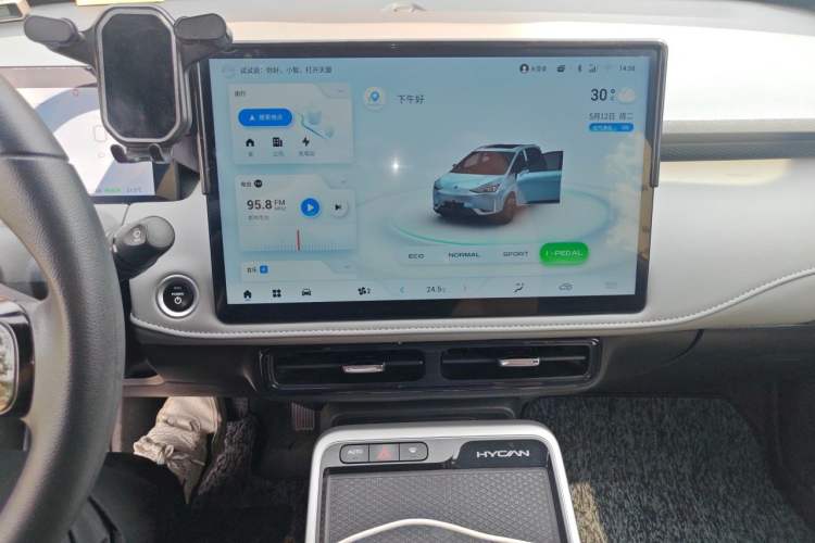 Used Hycan Z03 2022 430 km Range Trend Edition 135 kW 55.5 kWh Audio And AC Panel