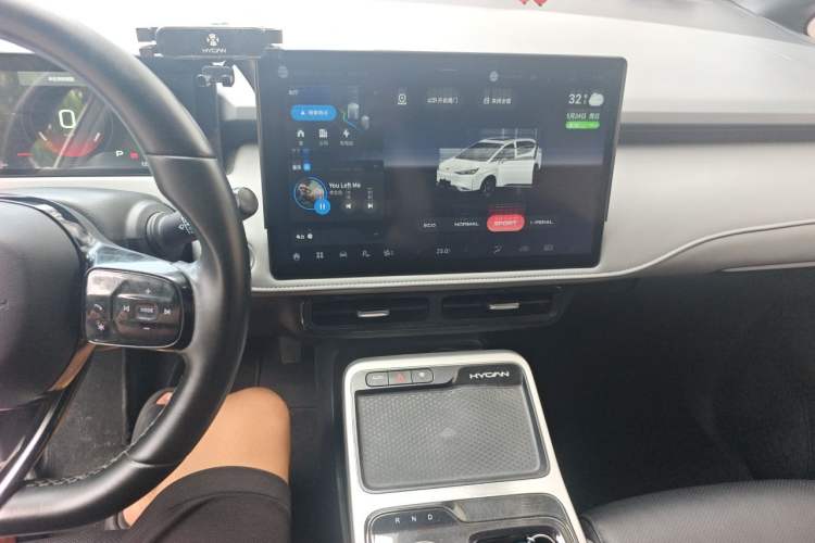 Used Hycan Z03 2022 620 km Range Trendy Cool Version 160 kW 76.8 kWh Audio And AC Panel