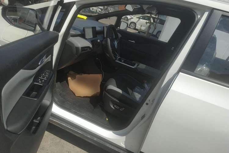 Used Hycan Z03 2022 510 km Range Trendy Cool Version 160 kW 61.13 kWh Driver Seat