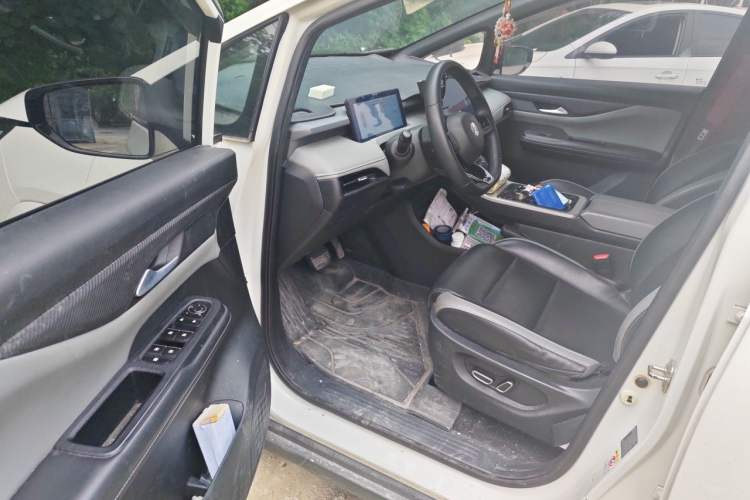 Used Hycan Z03 2022 620 km Range Trendy Cool Version 160 kW 76.8 kWh Driver Seat