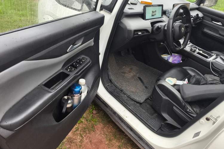 Used Hycan Z03 2022 510 km Range Trend Edition 135 kW 64.23 kWh Driver Seat