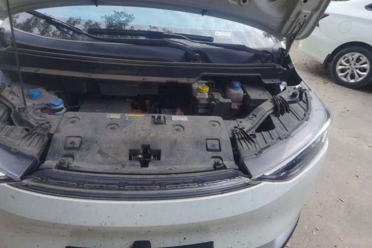 Used Hycan Z03 2022 620 km Range Trendy Cool Version 160 kW 76.8 kWh Engine Bay Left