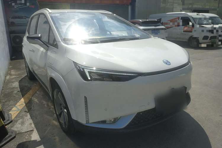Used Hycan Z03 2022 510 km Range Trendy Cool Version 160 kW 61.13 kWh Front Right 45 Deg