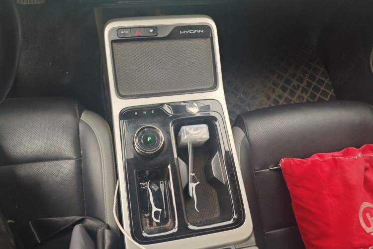 Used Hycan Z03 2022 510 km Range Trendy Cool Version 135 kW 63.98 kWh Gear Lever