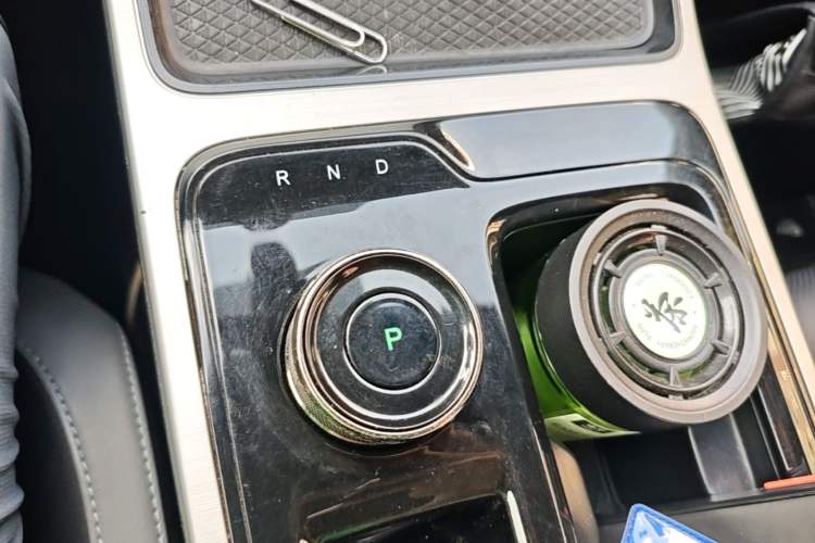 Used Hycan Z03 2022 430 km Range Trend Edition 135 kW 55.5 kWh Gear Lever