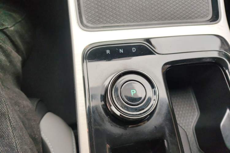 Used Hycan Z03 2022 430 km Range Trend Edition 135 kW 55.5 kWh Gear Lever