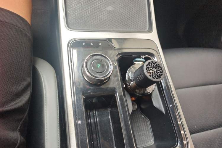 Used Hycan Z03 2022 620 km Range Trendy Cool Version 160 kW 76.8 kWh Gear Lever