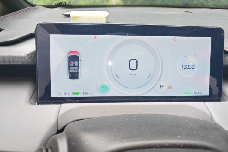 Used Hycan Z03 2022 620 km Range Trendy Cool Version 160 kW 76.8 kWh Instrument Cluster