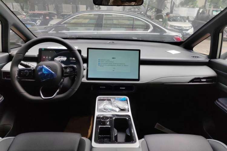 Used Hycan Z03 2022 510 km Range Trendy Cool Version 160 kW 61.13 kWh Interior 1