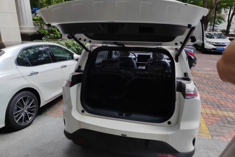 Used Hycan Z03 2022 510 km Range Trendy Cool Version 160 kW 61.13 kWh Interior 11