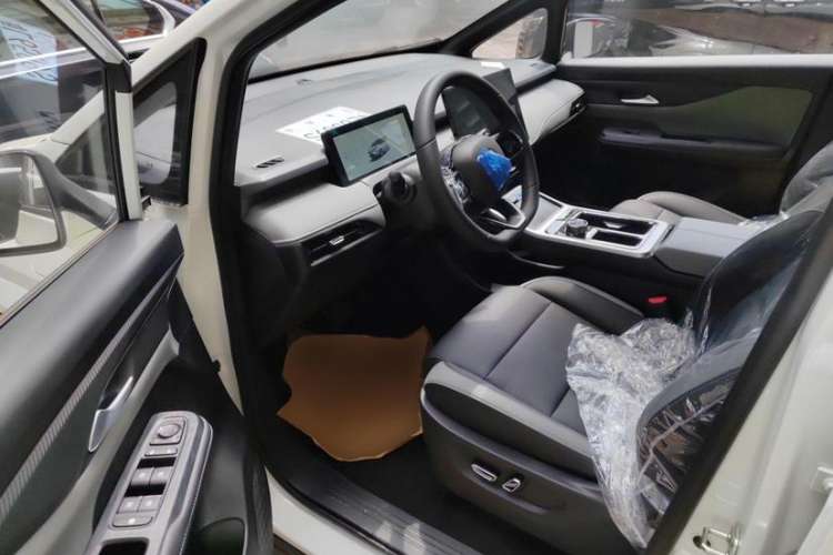 Used Hycan Z03 2022 510 km Range Trendy Cool Version 160 kW 61.13 kWh Interior 8