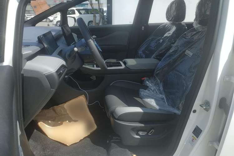 Used Hycan Z03 2022 510 km Range Trendy Cool Version 160 kW 61.13 kWh Left Front Seat