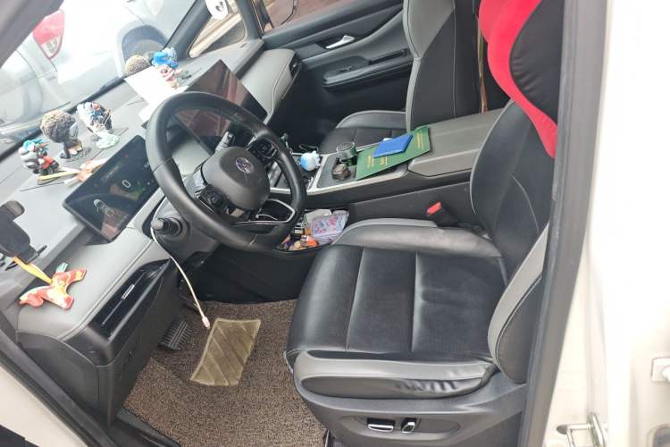 Used Hycan Z03 2022 620 km Range Trendy Cool Version 160 kW 76.8 kWh Left Front Seat